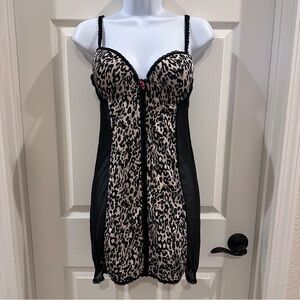 Marilyn Monroe Intimates Leopard Print Chemise with Black Accents Large